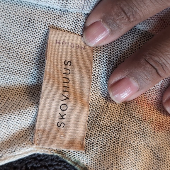 Skovhuus White V-Neck Sweater With Multicolored Floral Design - Picture 9 of 9